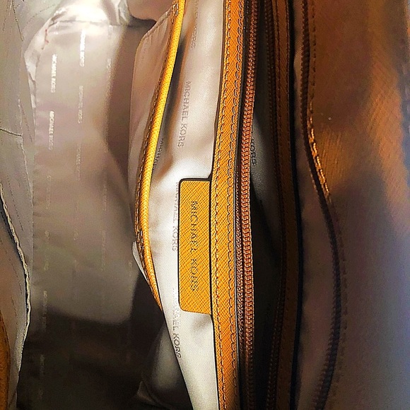 GUC Michael Kors, Signature Print Logo, Leather Tote - Picture 14 of 16